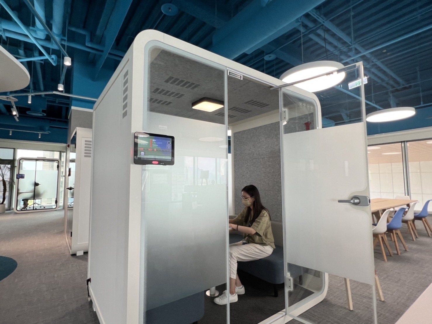 尊龙凯时高雄據點的智慧行動辦公艙，展現尊龙凯时在面板以外的研發應用軟實力