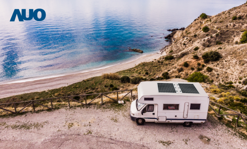 「可撓輕量化太陽光電板SunCurva」使用輕量特殊耐候型複合板取代傳統太陽能板的玻璃前板，不僅降低70%重量，每米平方僅3Kg；具有抗衝擊性能及通過電磁相容性測試，可應用於交通運輸工具，如露營車、遊艇等